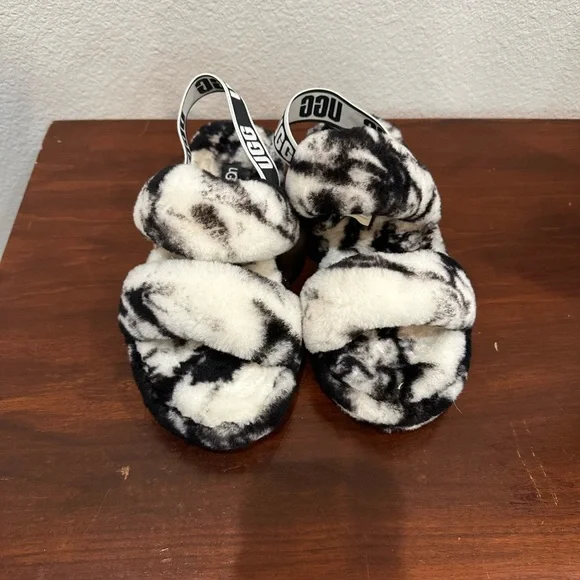 UGG Oh Yeah Women's Sheepskin Furry Slide Sandals Black and White Tie Dye - Picture 5 of 6